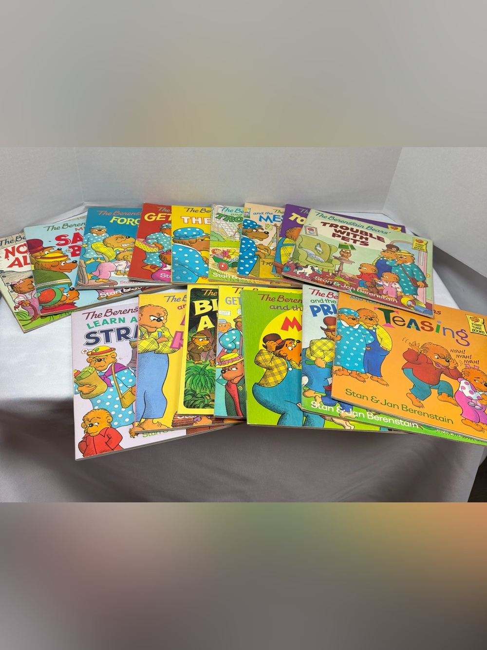 Vintage lot of 16 the berenstain bears Some Slight Wear
